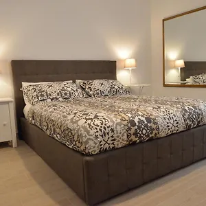 https://rhome-seven.it-romehotels.com